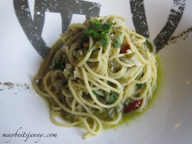 Picant E Olio - my dish! I absolutely loved this dish and gobbled it up. It's a pretty simple recipe and usually includes olive oil, garlic and chili pepper as the base ingredients. Yummmyyy...